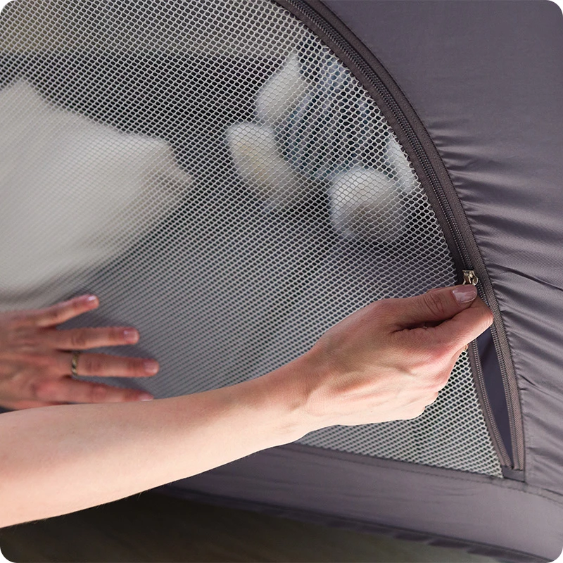 Graues Campingbett mit Rollmatratze - 6